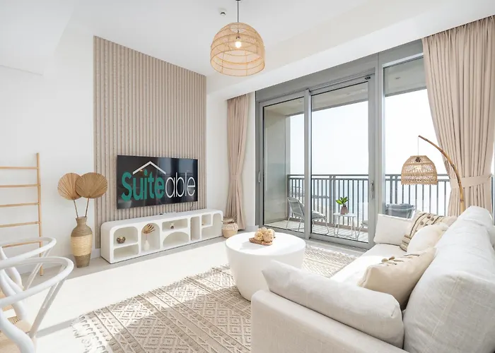 Blazing Apartment By The Seaside - Suiteable